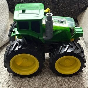 Large Size ERTL John Deere Roar 'n' Rumble Tractor